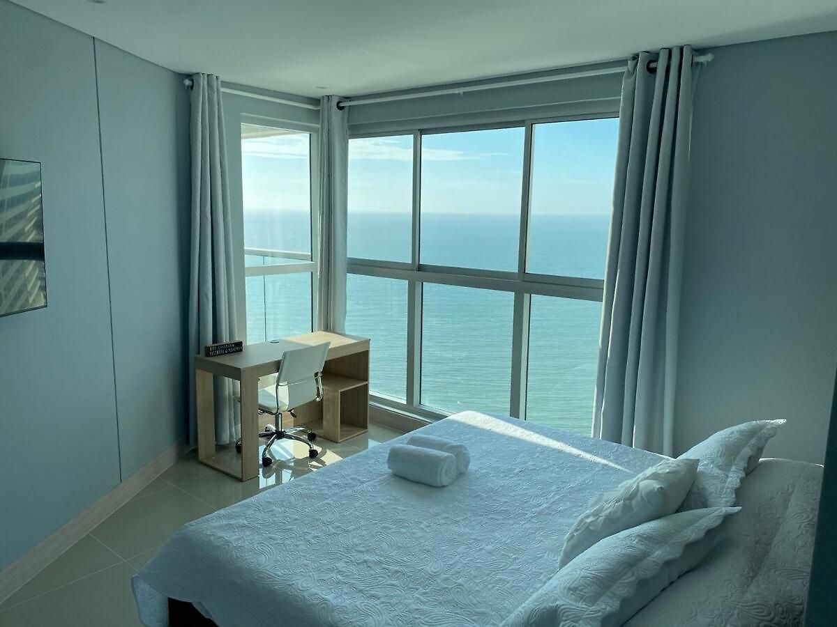 Panoramic Ocean View 34th Floor Rooftop Pool